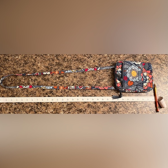 Vera Bradley Crossbody cloth bag. Tropical Evening pattern. - Picture 4 of 10